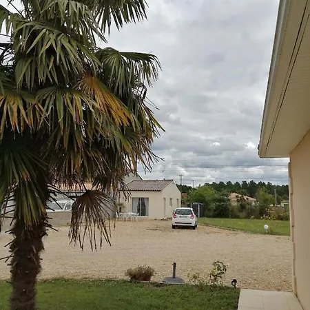 La Petite Maison Des Vignes Les Eglisottes-et-Chalaures Exterior foto